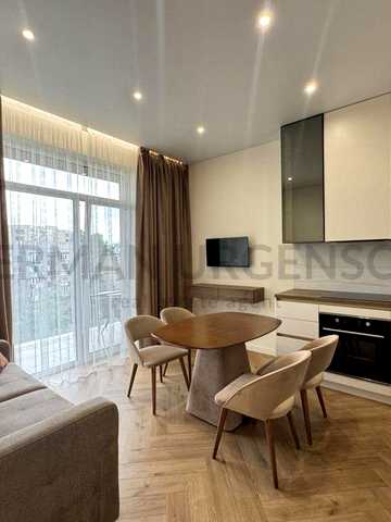 Продаж 1к квартири 46 м.кв / вул. В.Ковача, Центр