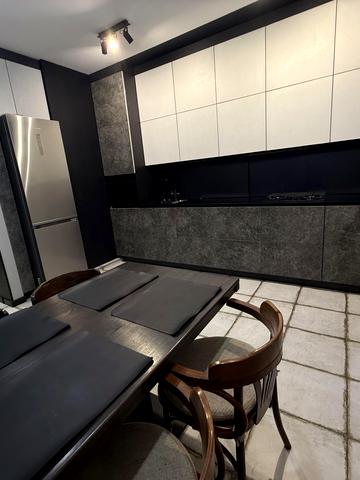 None 900 USD