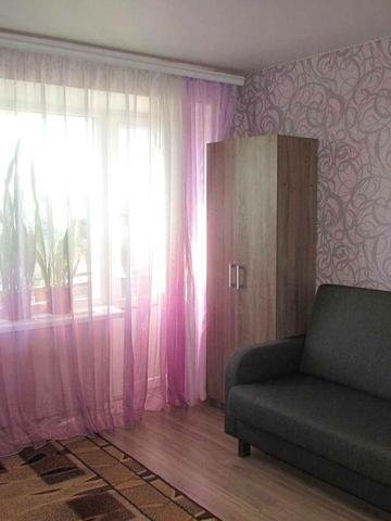 Продам 1 кім. квартиру по пр.Соборному (р-н Центру зайнятості) або обміняю її на 3-ьох кім. квартиру з нашою доплатою