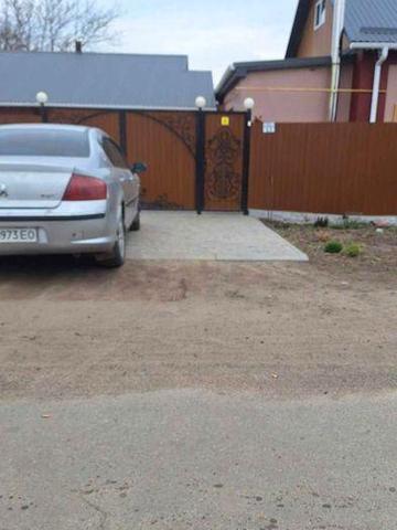Продається гарний будинок з усіма зручностями