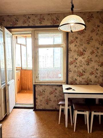 Продаж 2х кімнатної, вул.Бальзака 24, Троєщина, поряд церква