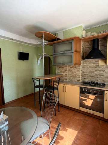 Продам 3 кімнатну квартиру по проспекту Почтовому 74.