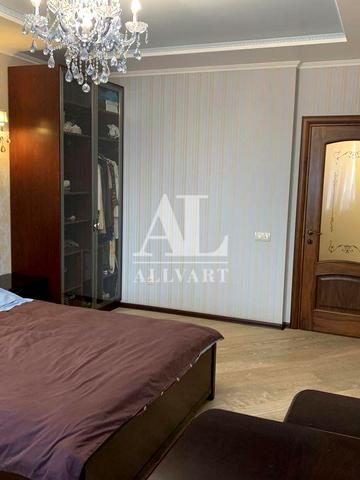 Продаж 3 кім квартири + 2 паркоміста, нове ЖК, Голосеевский район ЖК вул. Пушкіна, 51