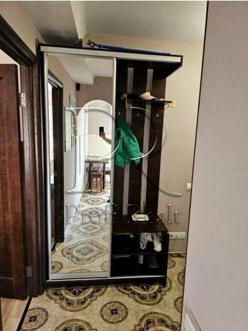 Продаж 2к квартири. Кубанської України 33. метро Лісова.