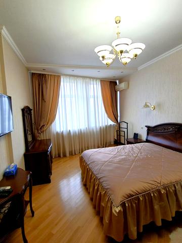 Лесі Українки бульв., 7-Б