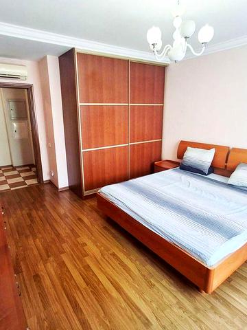 Оренда просторої 2 кімнатної квартири біля метро Лівобережна, 89м2, вул. Раїси Окіпної 8