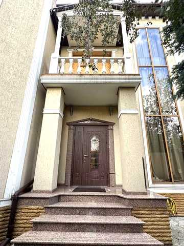 Продаж ексклюзивного будинку в центрі міста