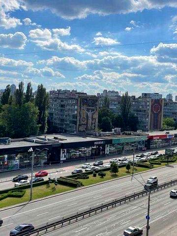 Продаж 2к квартира, 3 хв метро КПІ, Берестейський, Смарт плаза