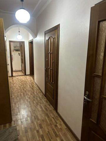 Пропонується 3-кімнатна квартира загальною площею 62,5 м² на 1 поверсі 3-поверхового будинку в самому центрі м. Теребовля.