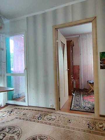 Продам 2 кімнатну квартиру в Дергачах по вулиці Садовій в цегляному будинку.