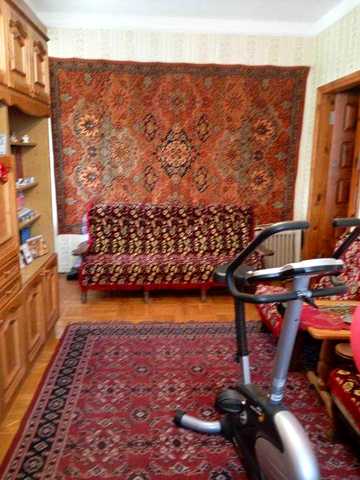Продам 3 к. квартиру ул. Волонтерская, сталинка