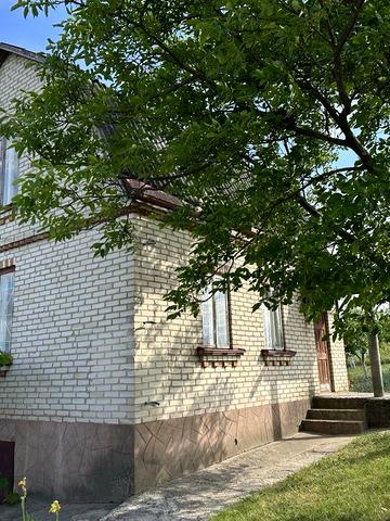 Затишна цегляна дача в масиві «Промінь» на 8 сотках землі!