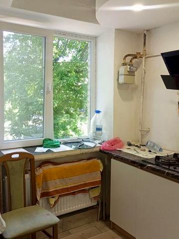 Продам 2ком.кв.Комарова 2й этаж.