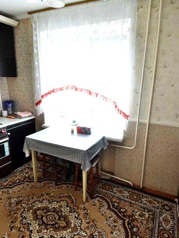 Продам 3 к. квартиру. 2 пов/9пов. Цегла.