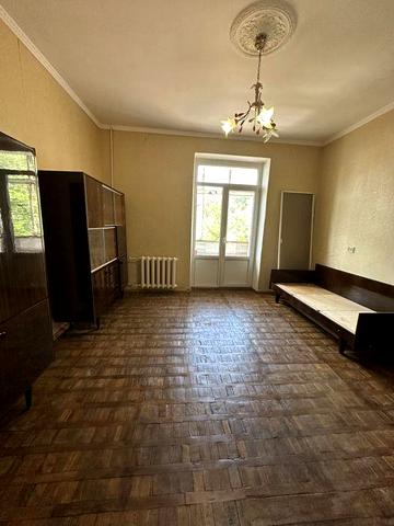 Продам 3х комнатную квартиру "сталинка" ул. Пушкинская, район старого ЖД вокзала