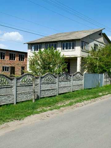 Сучасний будинок з гаражем на 2 авто та унікальним фруктовим садом