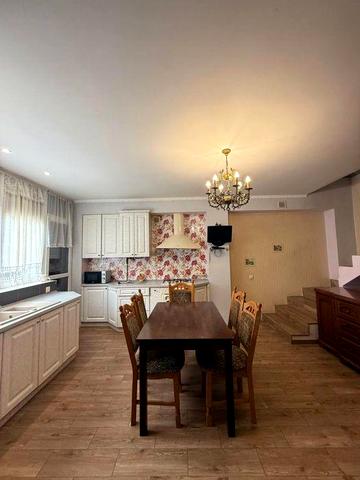 Продаж квартири 115 м2 в новобудові з власним подвірям вул. Одеська