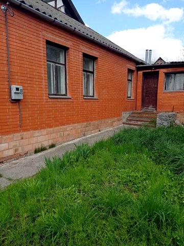 Продается пол дома с участком