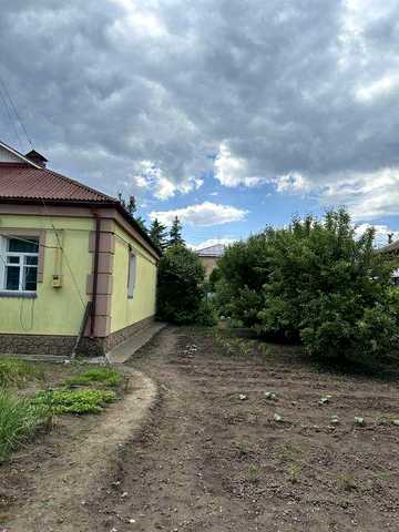 Будинок в самому центрі міста! Є гараж, літня кухня та сад. Ділянка 9сот. Поруч уся інфраструктура! 44049