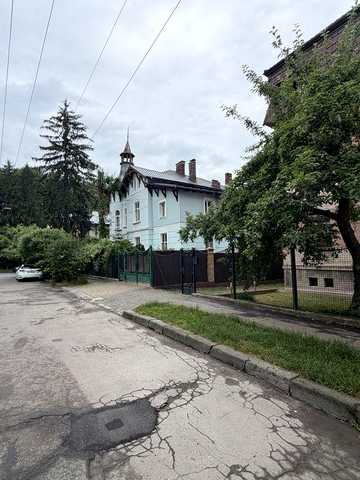 Продам частину будинку з земельною ділянкою!