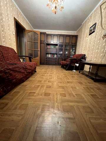 Продам 2 комн квартиру Гвардейцев Широнинцев 101