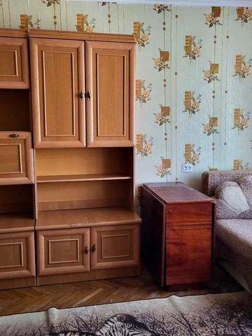 Бровари продам 1 кім.квартиру вул.Незалежності 2а.