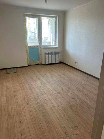 Продам квартиру в смт Макарів.