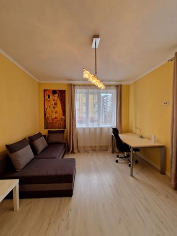 Бельведерська вул., 35