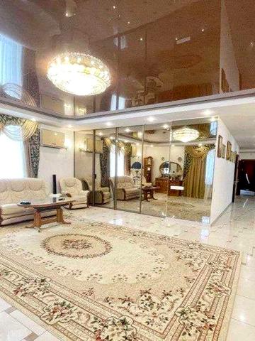 Велика, сучасна, видова квартира на проспекті у продажу ЖК Славний