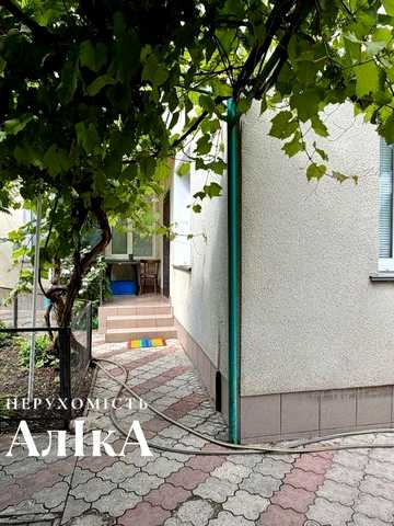 Продам 2 поверховий будинок на два входи