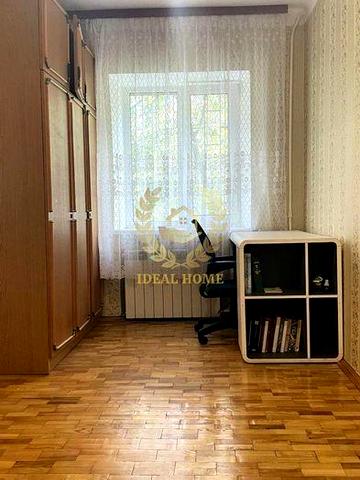 Продам 2 кімнатну квартиру біля метро Вокзальна