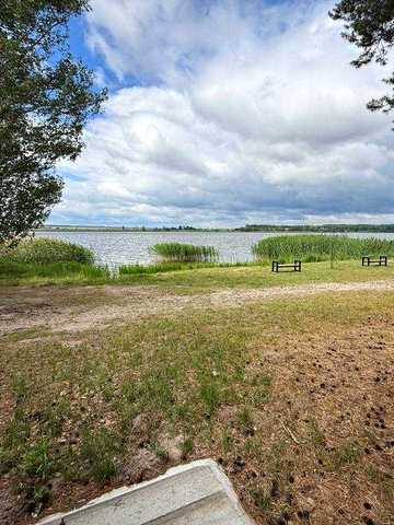 Продам будинок  в с. Хрінники Приватизована зем діляка на березі водосховища Цілорічне використання до води 10 метрів