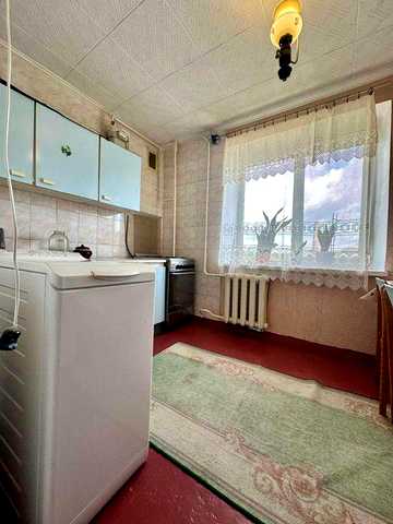 Продам двокімнатну квартиру вул. Баяна,8