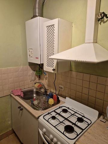Здається 3 кімнатна в центрі з паркомістом.
