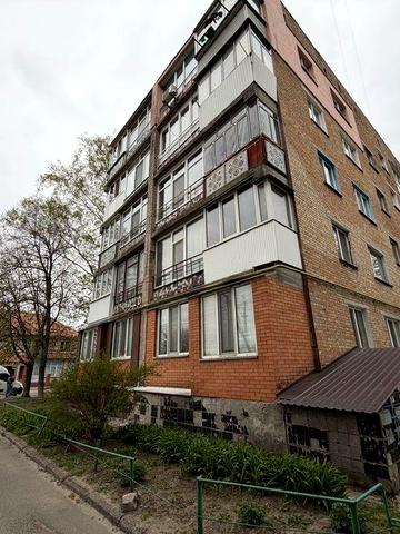 Продам 2 к кв вул. В. Гудзя 18 , 1й пов. Можна Державні Програми