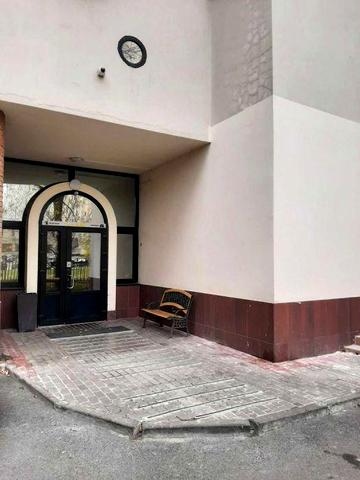 Печерськ, вул. Старонаводницька, 4-В. 4-х кімнатна квартира. Спецпроект 2004 року Паркінг у подарунок! в будинку генератор на ліфт, воду та опалення