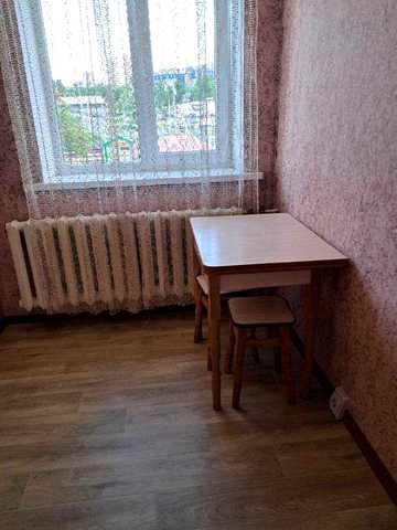 Цена снижена на 4000 у.е. Продам гостинку со своим с /у в 10 мин. пешком от м. Научная и м. Бот. Сад