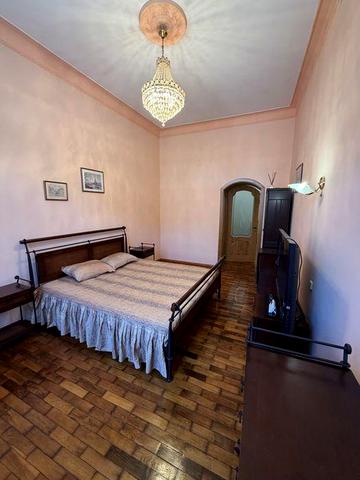 Продається 4-кімн квартира в австрійському будинку вул. Раппапорта