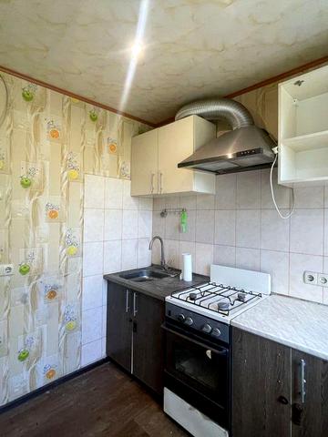 Продам 1-кімнатну квартиру, вул. Ньютона 119, 3/5, цегляний будинок, ШАЗ