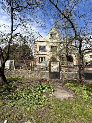 Продам будинок  в заповідній зоні . Можна по Державним програмам