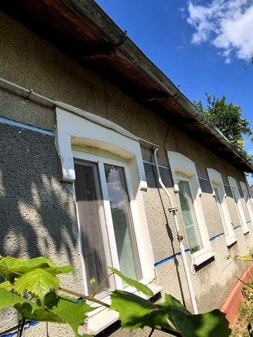 )( Продаж будинку для проживання