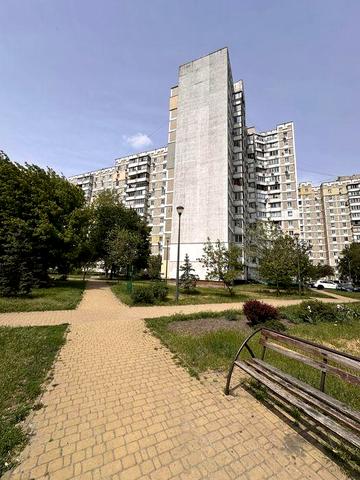 Продаж 2кв 55м Харьківське шосе 180\21 Метро Вирлиця 10хв Держпрограми