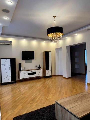 ВИДОВА 2кім 90м², з видом на вулиці Хрещатик, Лютеранська