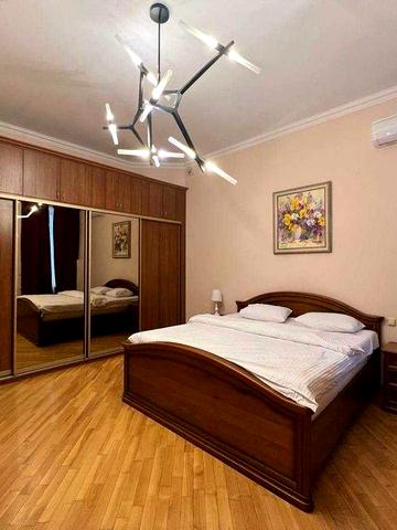 Продаж 2к.квартири 110м2  вул. Хрещатик 15, Пасаж