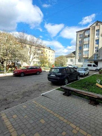 Квартира однокімнатна на другому поверсі