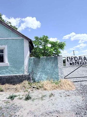 Продам хату з земельної ділянкою.11 соток
