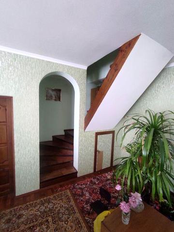 Продам  частину будинку площею 125 м.кв. з власним двором в Житомирі