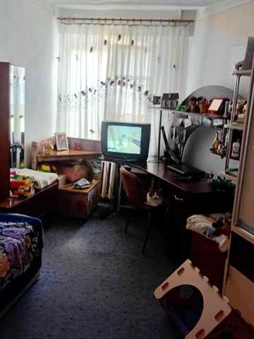 Продам окрему частину квартири на Скальда 40 м.кв.