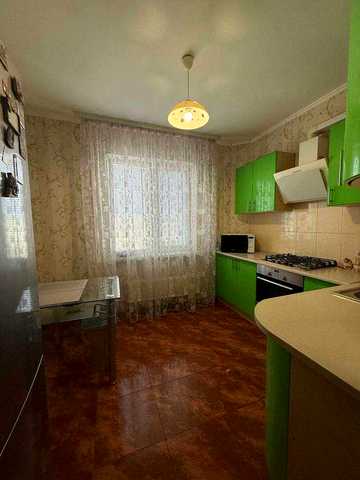 Продаж видової 3-ної квартири, 4-й мікрорайон.