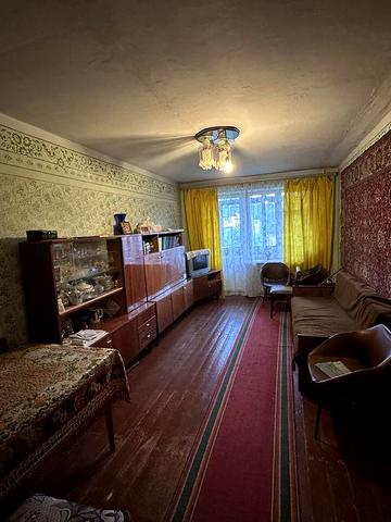 Продається 2-х кімнатна квартира в м.Гнівань (ЖБК)